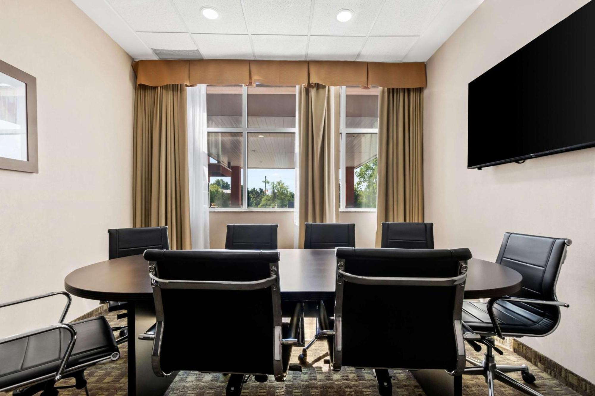 Best Western Plus Fergus Hotel Esterno foto